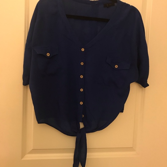 Blue crop top/loose fit with wood buttons - Picture 3 of 8